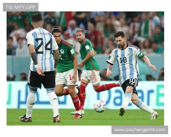 卡塔尔世界杯梅西照片引发粉丝热议的经典瞬间盘点